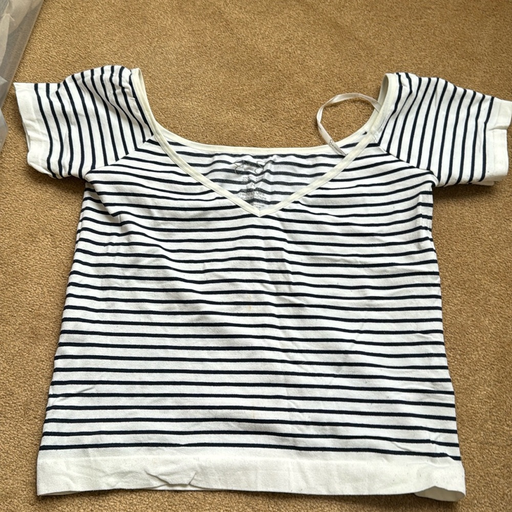 Jessica Simpson Stretchy short sleeve navy white stripe cropped tee